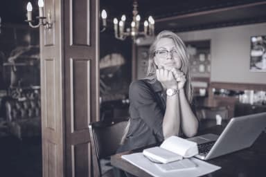 Woman wearing stylish glasses at a desk